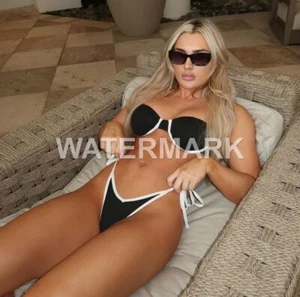 Bikini Tiffany Stratton WWE 8x10 FOTO negro - Imagen 1 de 1