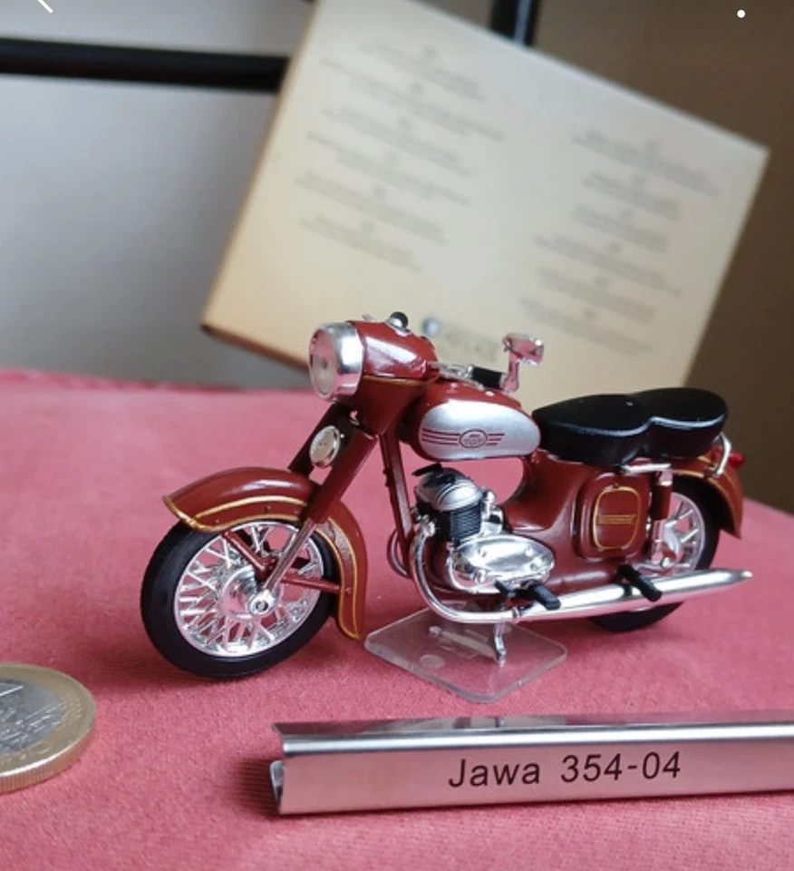 Jawa 354 Motorrad 1:24  Modellmotorrad Neu mit OVP - Bild 1 von 4
