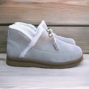 Muk Luks Ziggy Ankle Boots Women’s Stone Suede Size 7 NEW Memory Foam Water Res. - Picture 1 of 11
