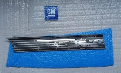 Buick Riviera GS 1965 Gran Sport cuarto inferior derecho moldura lateral RT OEM GM Foto 1 de 4