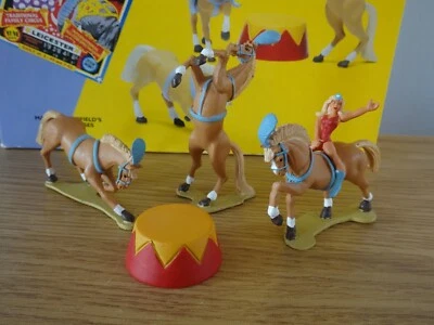CORGI CLASSICS CHIPPERFIELDS CIRCUS LIBERTY HORSES FIGURES MODELS SET 31901 1:50 - Image 1 of 4