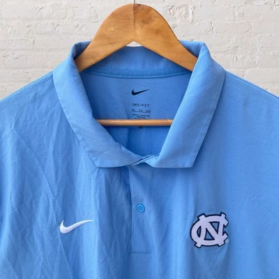 Camisa polo de golf Nike Dri-Fit UNC tacones alquitranados manga corta rendimiento para hombre 2XL Foto 1 de 4