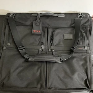 TUMI - Alpha Negro Bolsa de Ropa Traje Equipaje con Correa para el Hombro - No22134DH - Imagen 1 de 21