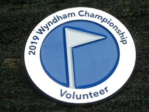 Metal & Enamel Golf Lapel Pin-2016 Wyndham Championship Volunteer - Picture 1 of 2