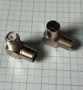 2x rechter Winkel 90 Grad F Stecker Buchse auf Koax TV Stecker Antennenstecker Adapter - Bild 1 von 4