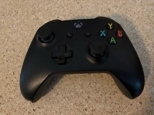 XBOX ONE Wireless Remote Game Controller Model 1708 Microsoft Black - Picture 1 of 7