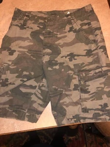 MEN'S OPEN TRAILS CAMOUFLAGE CARGO CAMO SHORTS SIZE 30 X 20.5. W/ 10.5 Inseam - Picture 1 of 2