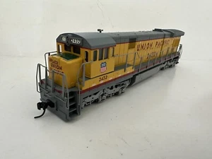 Atlas HO Scale 8634 C30-7 Union Pacific Locomotive #2432 - Picture 1 of 7