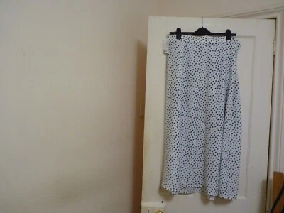 LADIES H & M BNWT SUMMER SKIRT WHITE/BLUE 100% VISCOSE SIZE 18 - Image 1 of 4