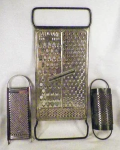 3 Grattugia Alimenti Utensili Cucina Affettatrici Tritatutto Latta e Inox Formaggio Noce Noce Noce - Foto 1 di 5