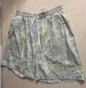 "Lululemon Gris Camuflado Piscina Pantalones Cortos Bañador Pequeño Para Hombre Forro de Malla 7"" Entrepierna" - Imagen 1 de 4