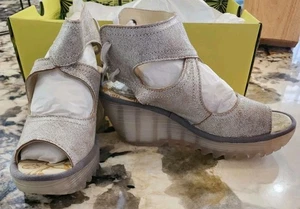 Fly London Yulu Keilsandalen Damen EU35 US4 Perlen Leder Schnürung Peeptoe Neu - Bild 1 von 19