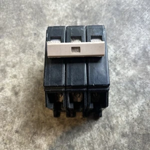 ONE USED TESTED Cutler Hammer CH315 15 Amp 3 Pole 240V Plug-On FREE SHIPPING - Picture 1 of 5