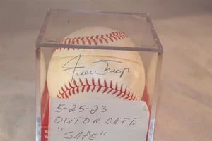 WILLIE MAYS SIGNED RAWLINGS MLB BASEBALL (OUT OR SAFE!? "SAFE") - Picture 1 of 5