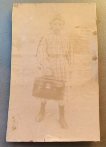 AÏN-SÉFRA, SUD-ORANAIS (ALGÉRIE).ÉCOLIÈRE FIN XIXéme.PHOTOGRAPHIE. - Picture 1 of 2