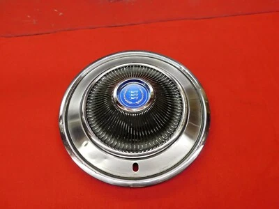 1 cubierta de rueda usada 73 74 75 Ford LTD Custom 500 Country Sedan 15" #D3AZ-1130-E Foto 1 de 4