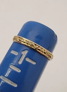 Anello antico edoardiano in oro giallo 10 kt con rilievo bambino/bambino misura 0,5 - Foto 1 di 16