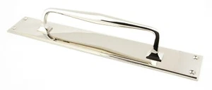 Manija de tracción Art Deco de níquel pulido From The Anvil 45376 en placa posterior - Imagen 1 de 4