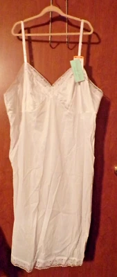 Vintage with Tags Vanity Fair DuPont Nylon Full Slip With Lace Size 24" 42/48 - Image 1 of 4