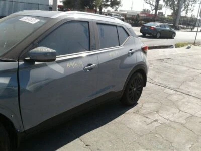 KICKS     2021 Rocker Panel Moulding 109755 Foto 1 de 4