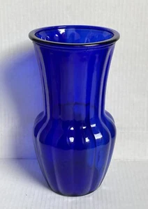 Jarrón de vidrio azul cobalto grande y pesado prepropietario 9 1/2"" de alto. - Imagen 1 de 7