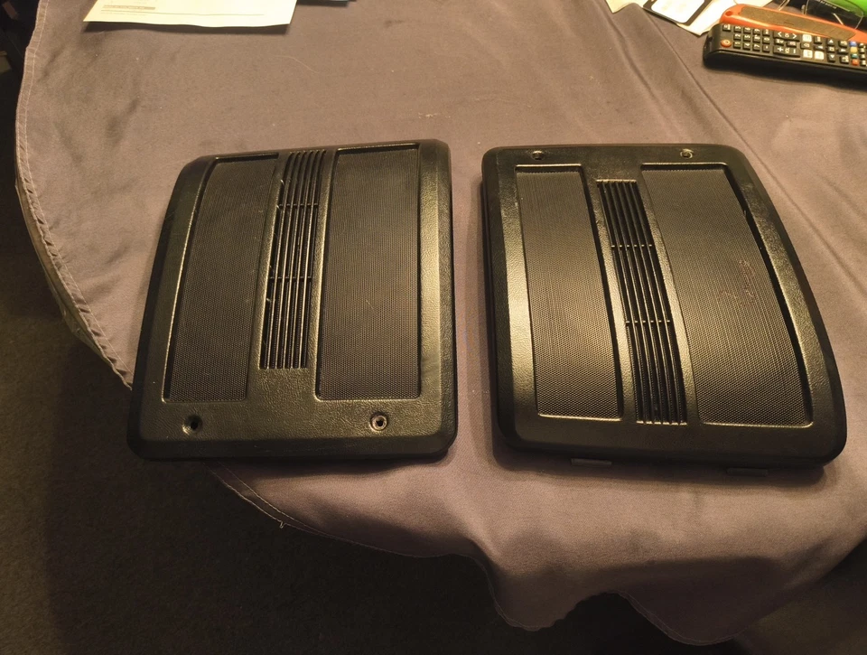 Par de parlantes laterales traseros FORD MUSTANG CONVERTIBLE LX negro 1987-1993 Foto 1 de 2