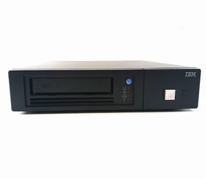 IBM Ultrium 3 LTO-3 HH SCSI LVD 400GB / 800GB External Tape Drive - 23R9550 - Afbeelding 1 van 5