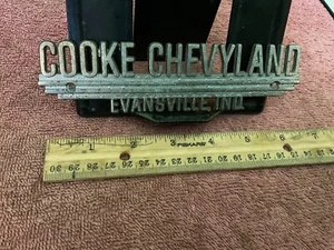 Vintage Emblem Badge Dealership Cook Chevrolet Chevyland Evansville Ind. Metall - Bild 1 von 2