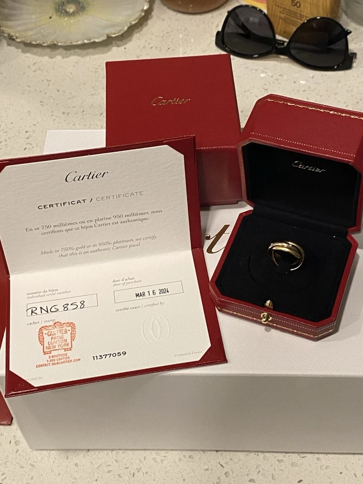 CARTIER   TRINITY RING, CLASSIC MODEL, 5 DIAMONDS - Image 1 of 4