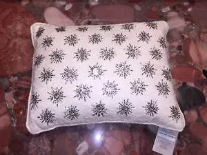 Neu mit Etikett Kim Seybert Neiman Marcus Silber Elfenbein Ösen Perlen Überwurf Kissen 12x16" - Bild 1 von 10