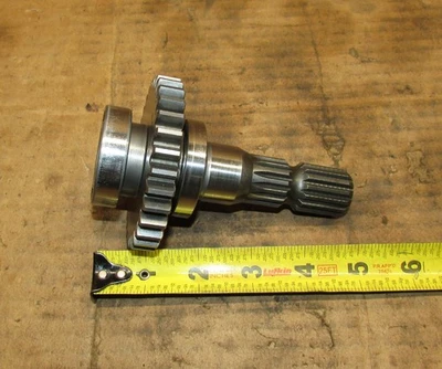 JOHN DEERE 1025R TRANSMISIÓN MEDIA TOMA DE FUERZA EJE ENGRANAJE LVU21835 1023E 1026R 2025R 2026 Foto 1 de 4