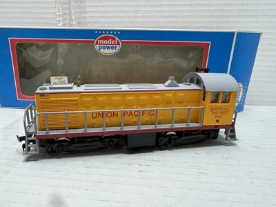 Model Power Alco Yard Switcher Diesel Locomotive No. 6833 - Image 1 of 4