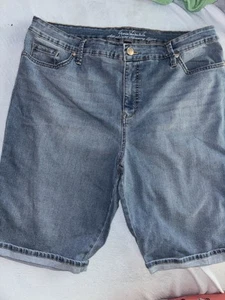 Gloria Vanderbilt Size 16 Jean Shorts . Cuffed , All Around Slimming Effect - Imagen 1 de 5