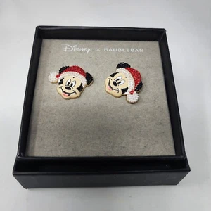 Neu BaubleBar Weihnachten Ohrringe Disney Mickey Mouse mit roter Nikolausmütze - Bild 1 von 5