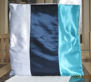 KISSENBEZUG TÜRKIS/WEISS UND MARINEBLAU SATIN DESIGN - Bild 1 von 2