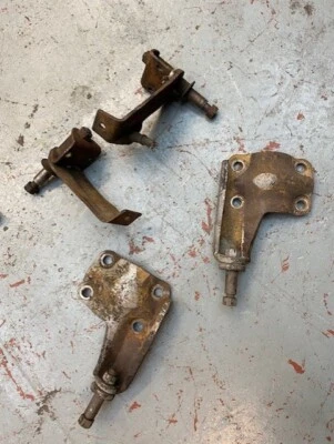 1954 道奇卡车后上/下减震座-适用于零件 — 第 1/2 张图片