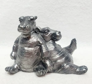 Michael Ricker Zinn zwei Flusspferde entspannend 2003 #137 Nilpferd zu Weihnachten - Bild 1 von 8