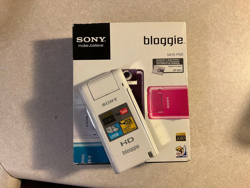 Sony MHS-PM5 HD Bloggie Digital Pocket Camera 360 white w/ new battery  - Image 1 of 1
