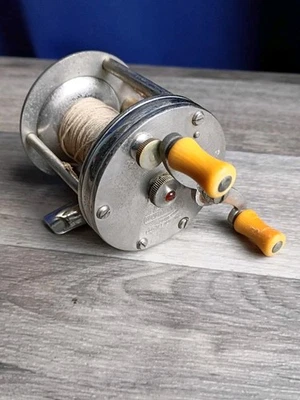 South Bend Bait Oreno Level Winding Casting Reel no. 1000 Anti-Back-Lash Jewled  - Image 1 of 4