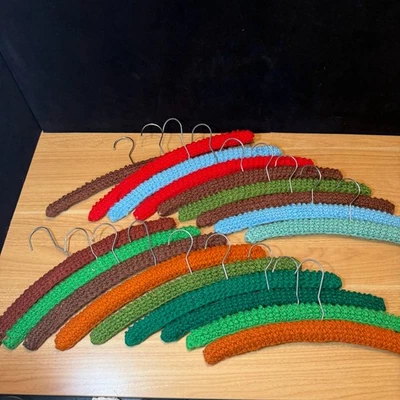 Lote De Colección De 18 Perchas Cubiertas De Crochet Hechas A Mano Multicolor 11.5" Foto 1 de 4