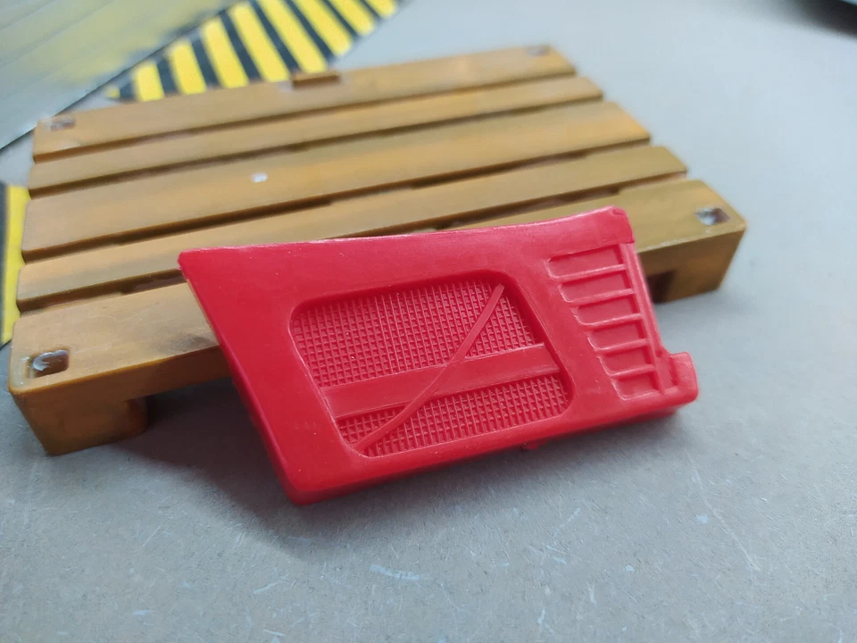 1/18 Intérieur de porte gauche Ferrari F40 Tonka Polistil — 第 1/1 张图片