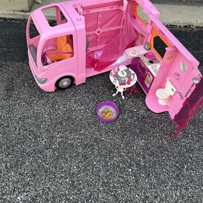 Barbie Autocaravana 2008 Rosa Glamour RV Autocaravana Surtido Accesorios Lote Foto 1 de 4