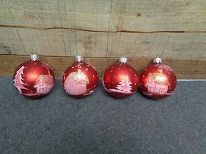 4 -  Vintage COMMODORE Glass Christmas Ornaments Red w/ Frosted Design - Picture 1 of 2