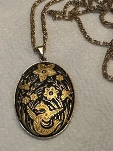VTG 2 “ GOLD PLATED DAMASCENE PENDANT ON 24” CHAIN- Costume Jewelry - Picture 1 of 3