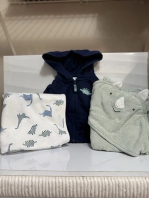 New Carter Baby Towels A Bath Time Set of 2 Bath Towels BONUS hoodie!  - Image 1 of 3