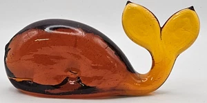 Estatuilla de ballena de vidrio artístico ámbar vintage cola amarilla pisapapeles soplado a mano 5" - Imagen 1 de 5