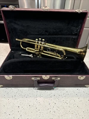 Trompeta de estudiante Holton EE. UU. con estuche y 7C MP - limpia y enjuagada - buenas válvulas Foto 1 de 4