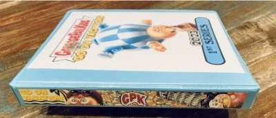 GARBAGE PAIL KIDS GO ON VACATION 1” STURDY 3 RING CARD STORAGE BINDER - Image 1 of 2