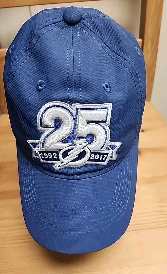 Gorra Adidas Tampa Bay Lightning para hombre talla única ajustable hockey 25 aniversario  Foto 1 de 4