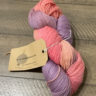 MANQUILLO TEÑIDO A MANO Fyberspates 75% cara azul silencioso/25% nailon nuevo con etiquetas 100G Foto 1 de 2